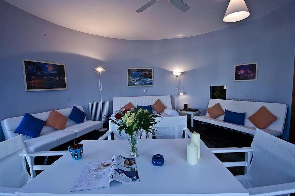 Karavos Apartments & Villa