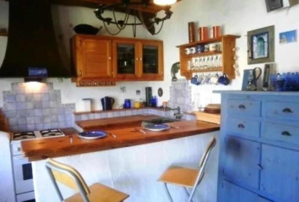 Karavos Apartments & Villa