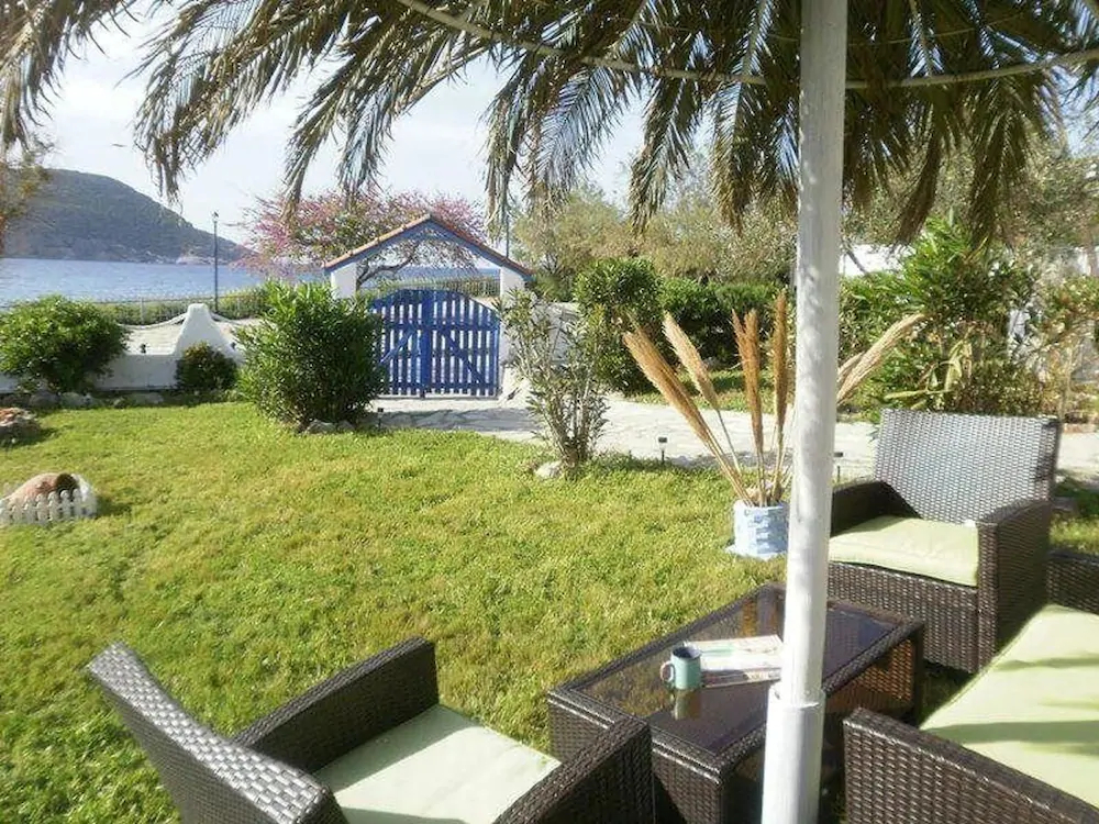 Karavos Apartments & Villa