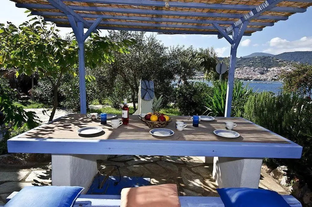Karavos Apartments & Villa