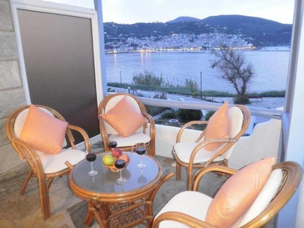 Karavos Apartments & Villa