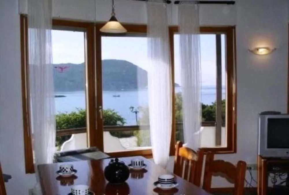 Karavos Apartments & Villa