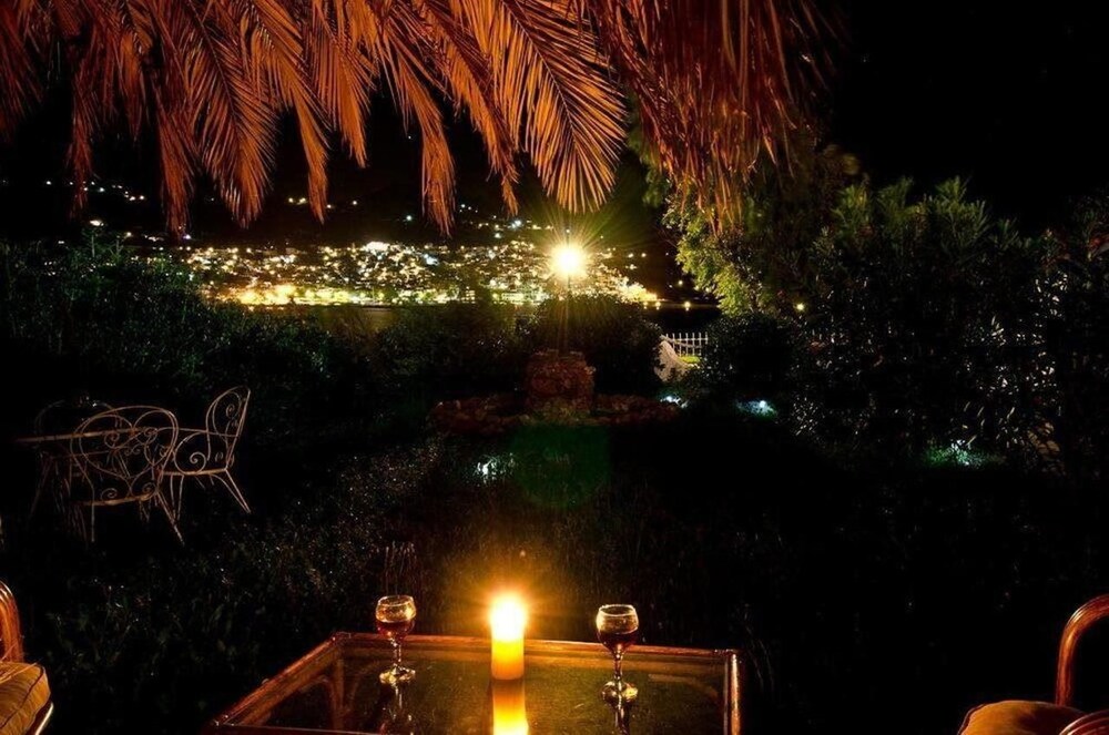 Karavos Apartments & Villa