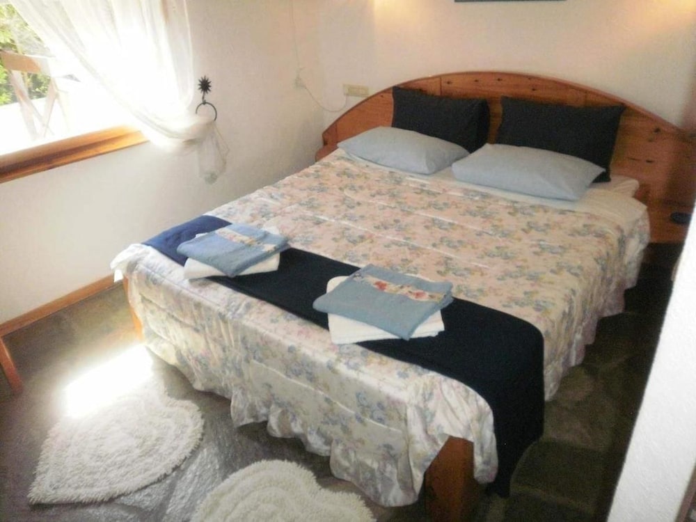 Karavos Apartments & Villa