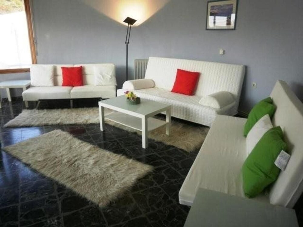 Karavos Apartments & Villa