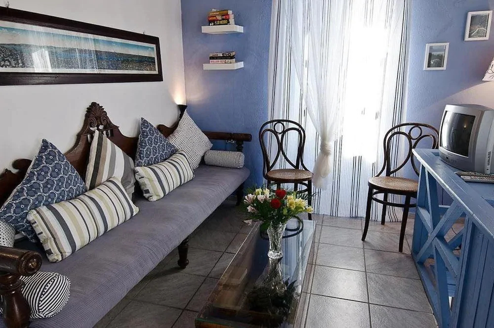 Karavos Apartments & Villa
