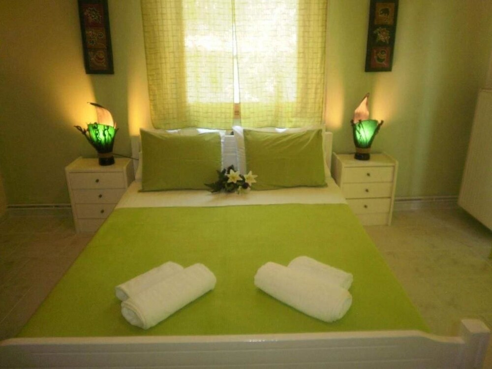 Karavos Apartments & Villa