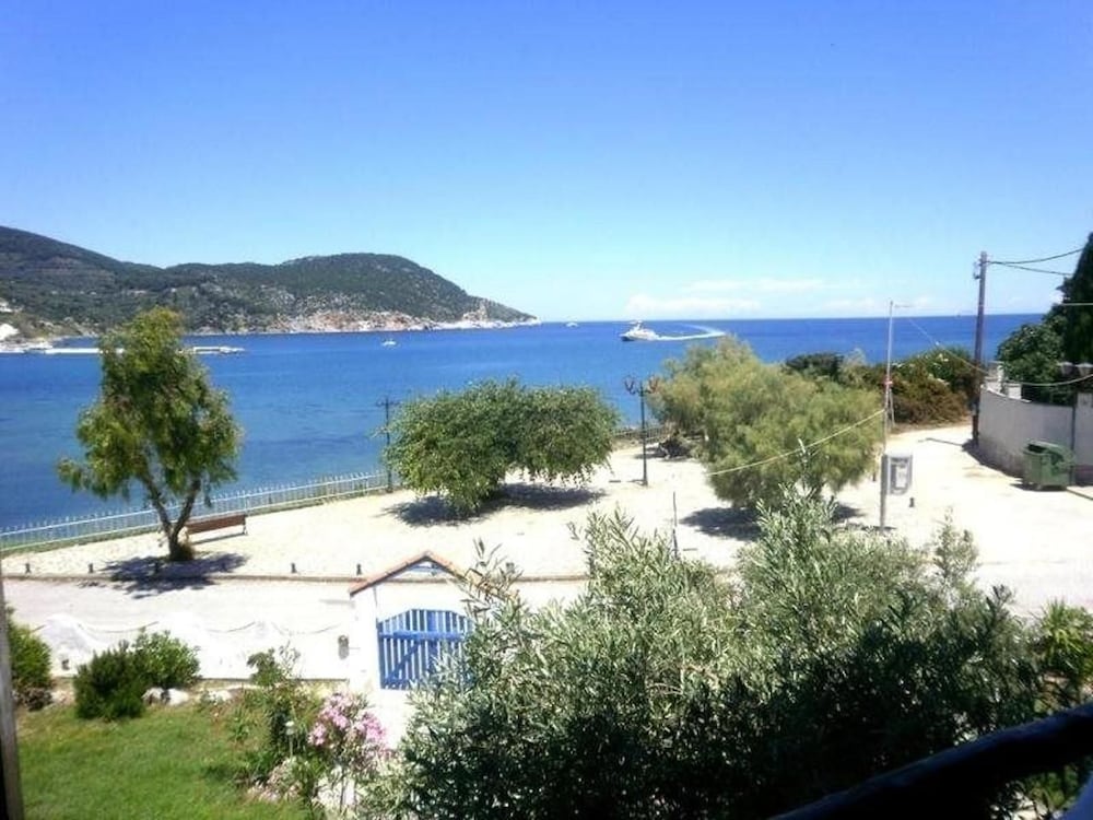 Karavos Apartments & Villa