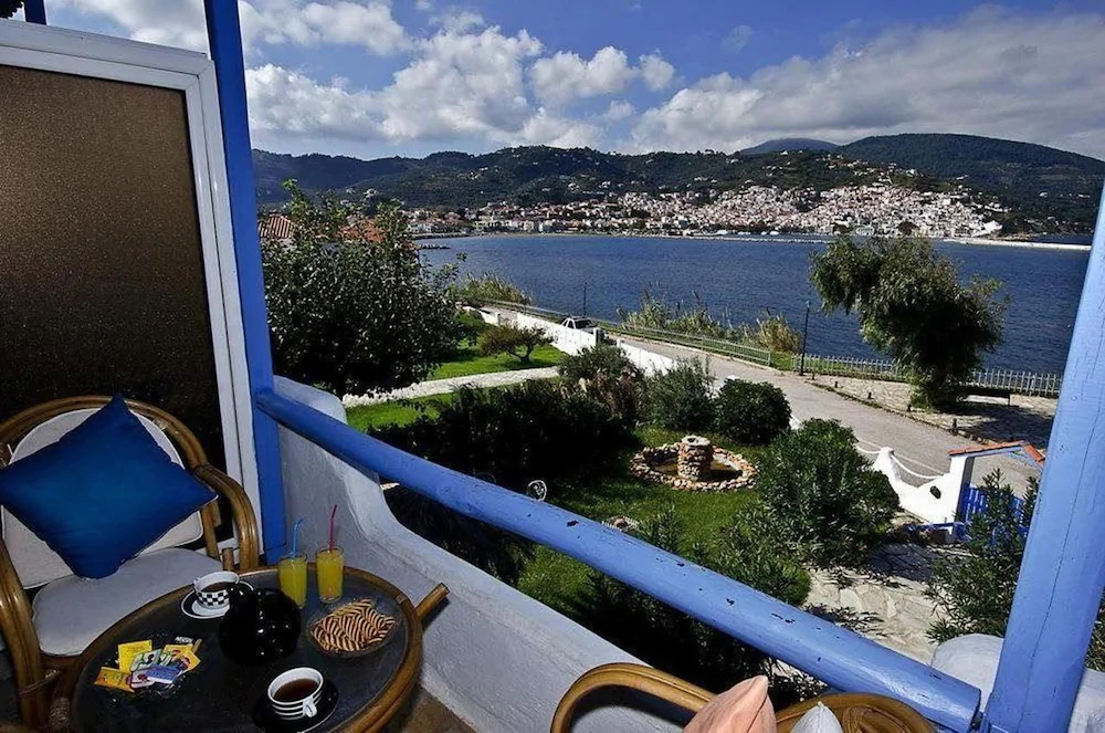 Karavos Apartments & Villa