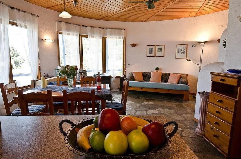 Karavos Apartments & Villa