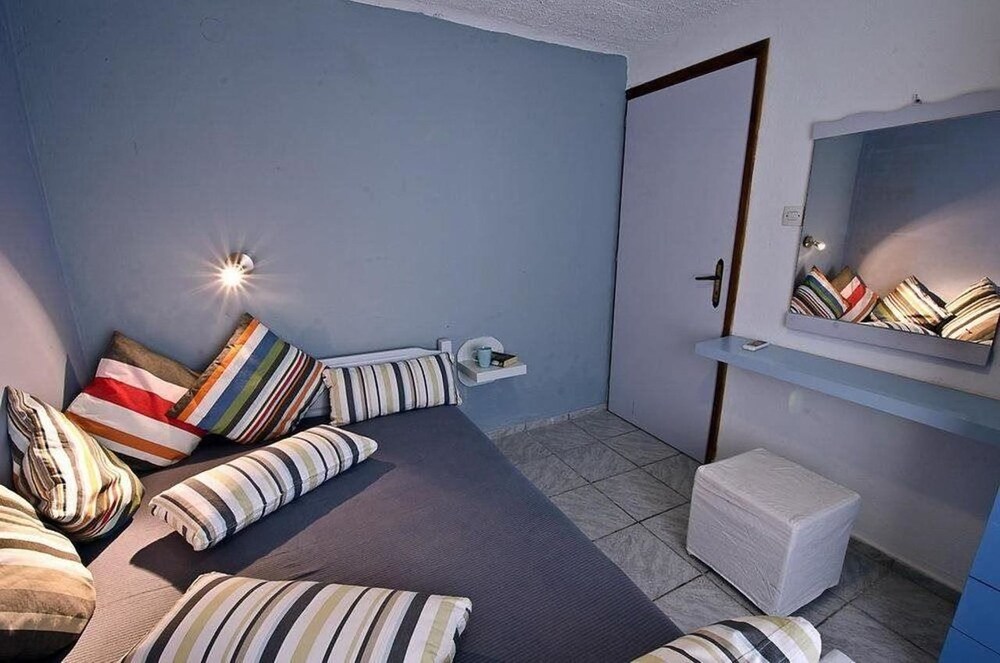Karavos Apartments & Villa