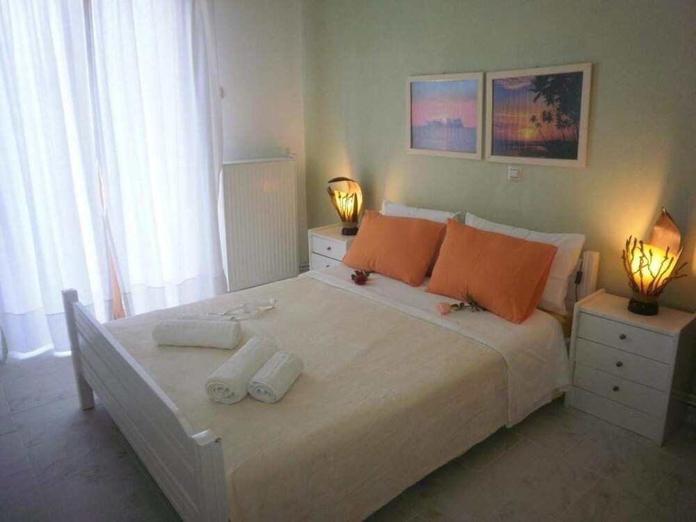 Karavos Apartments & Villa