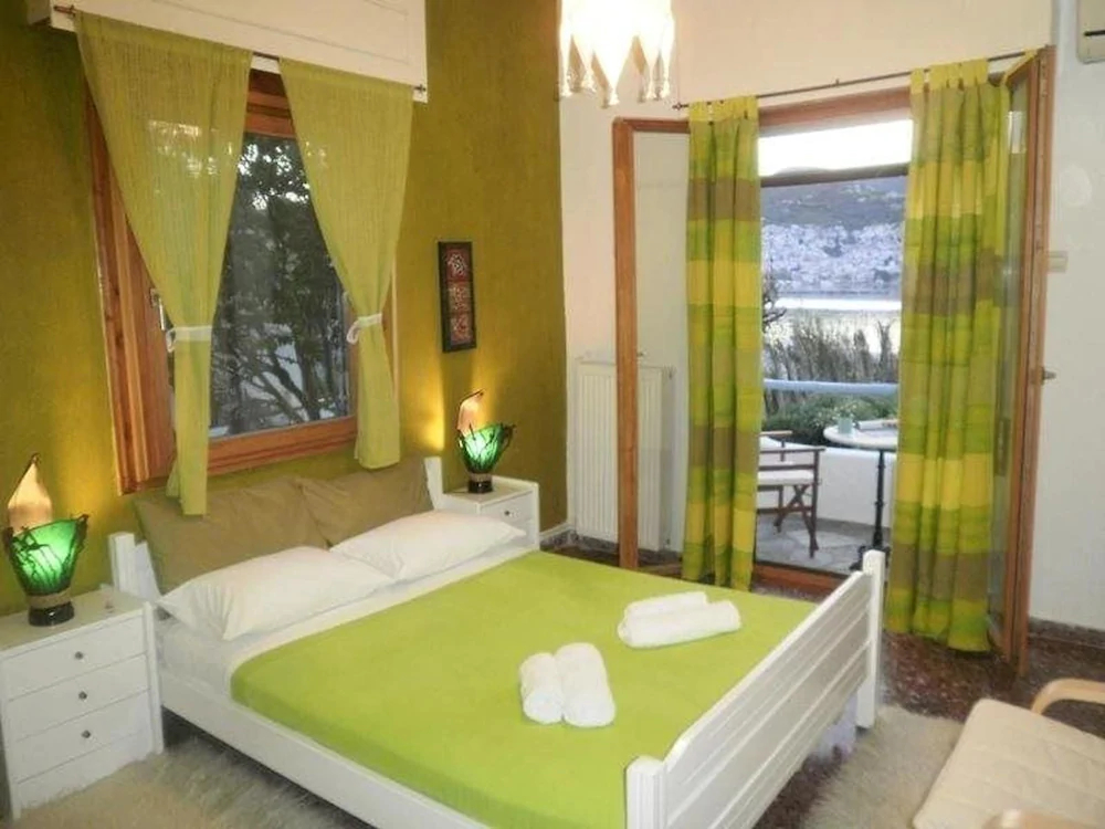 Karavos Apartments & Villa