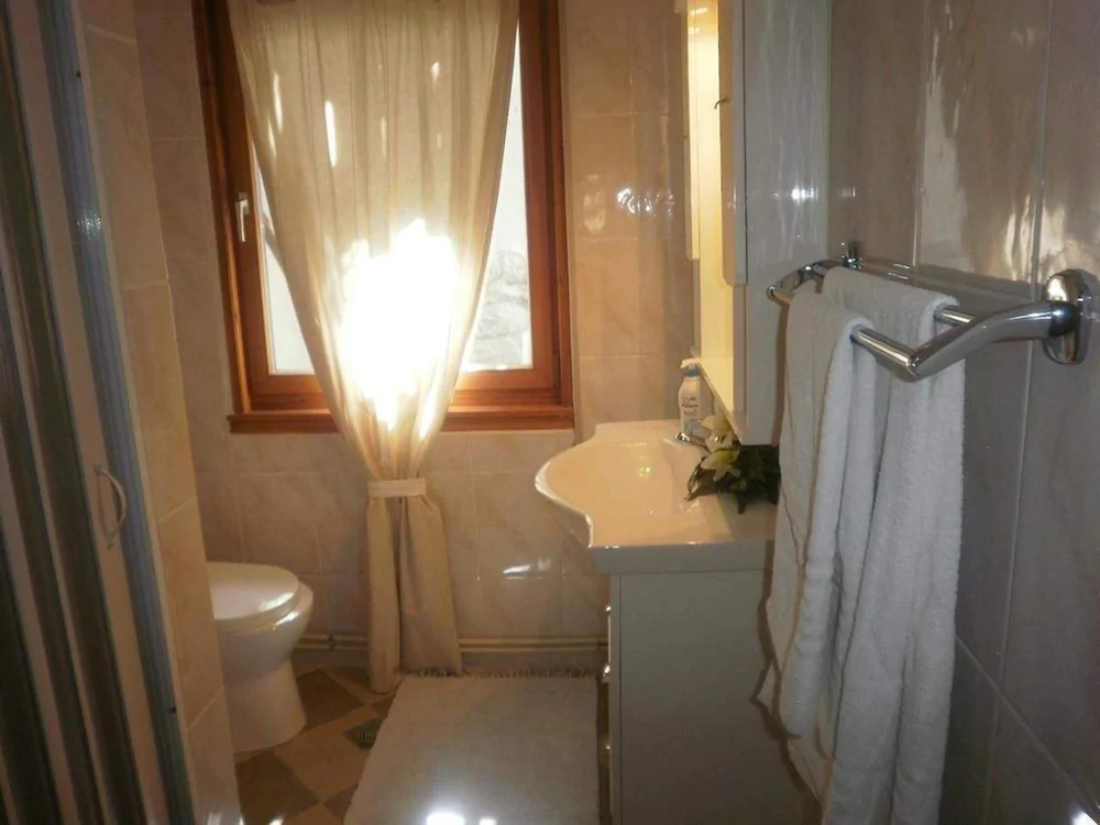 Karavos Apartments & Villa