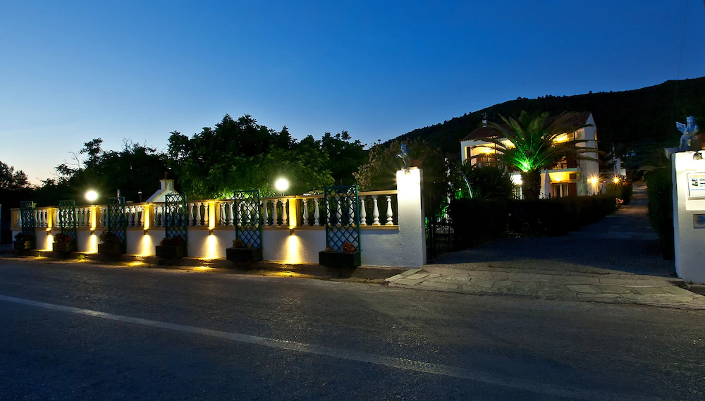Pegasus Studios & Apartments