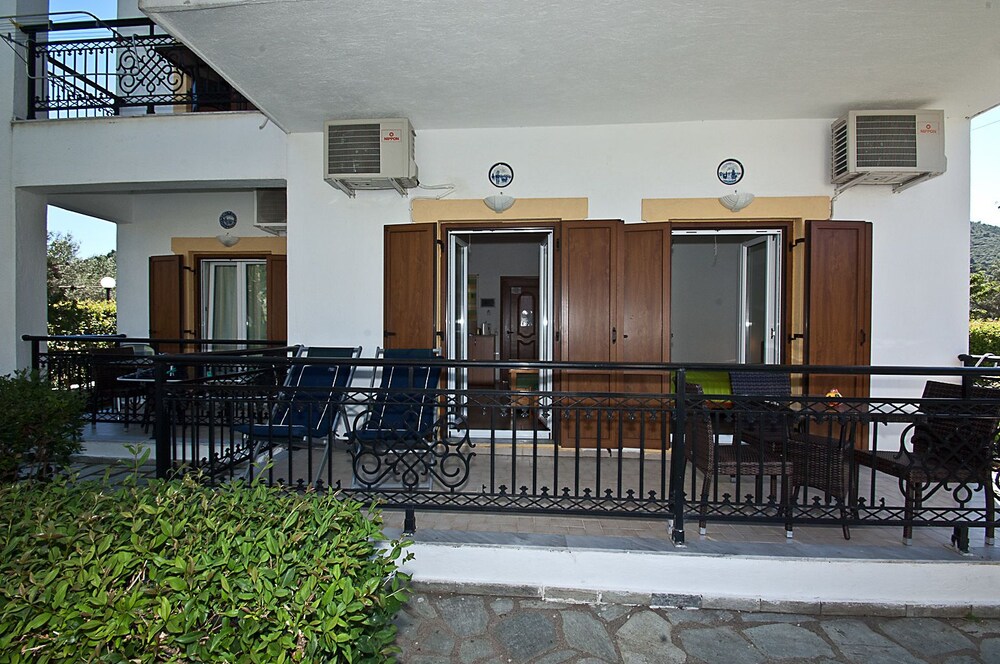 Pegasus Studios & Apartments