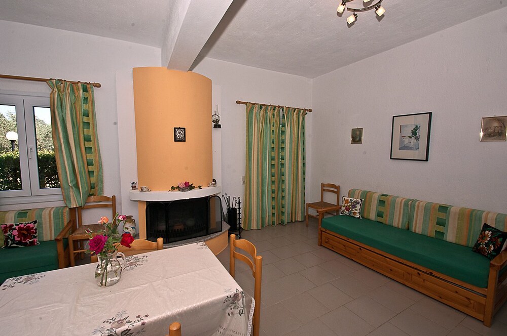 Pegasus Studios & Apartments