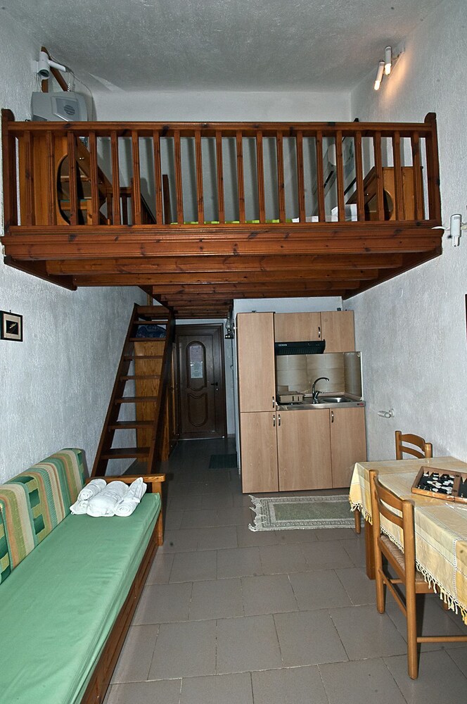 Pegasus Studios & Apartments