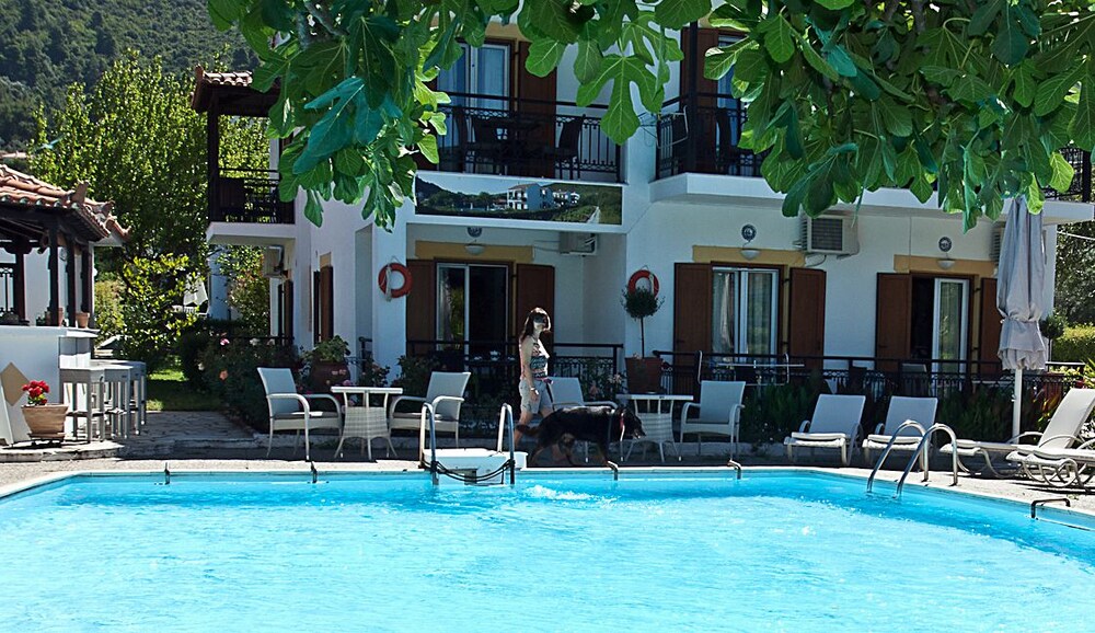 Pegasus Studios & Apartments