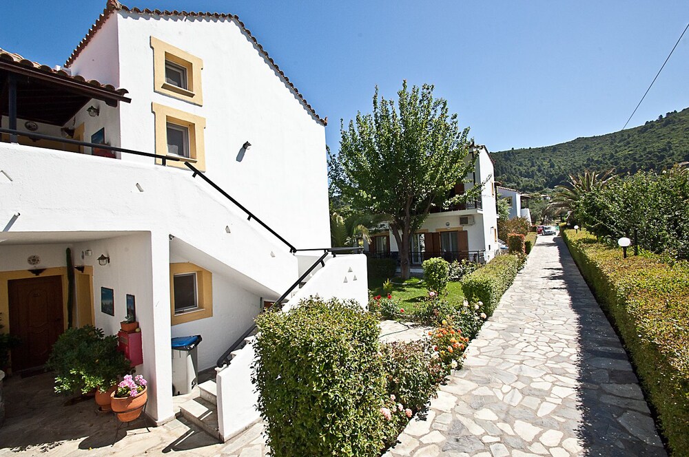 Pegasus Studios & Apartments