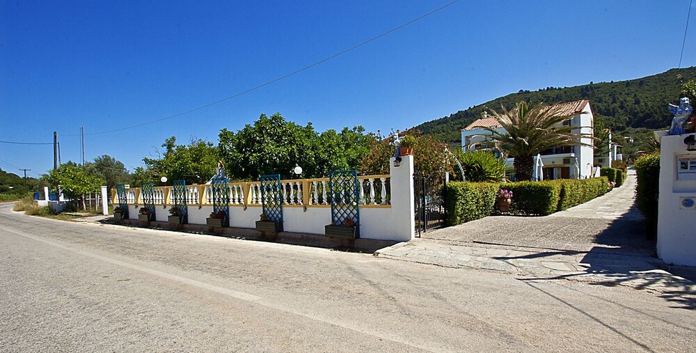 Pegasus Studios & Apartments
