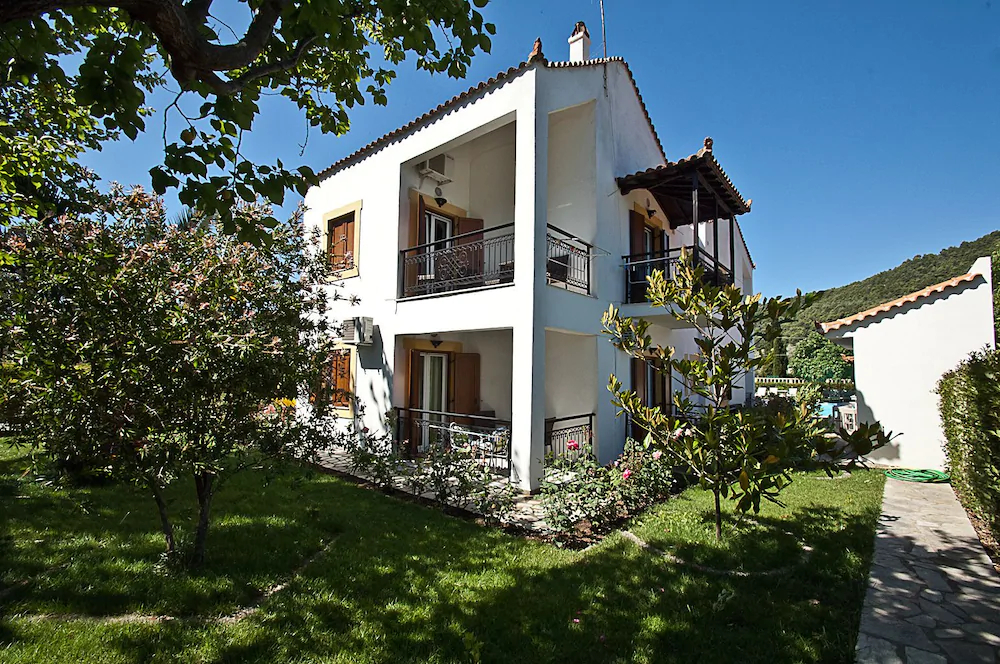 Pegasus Studios & Apartments