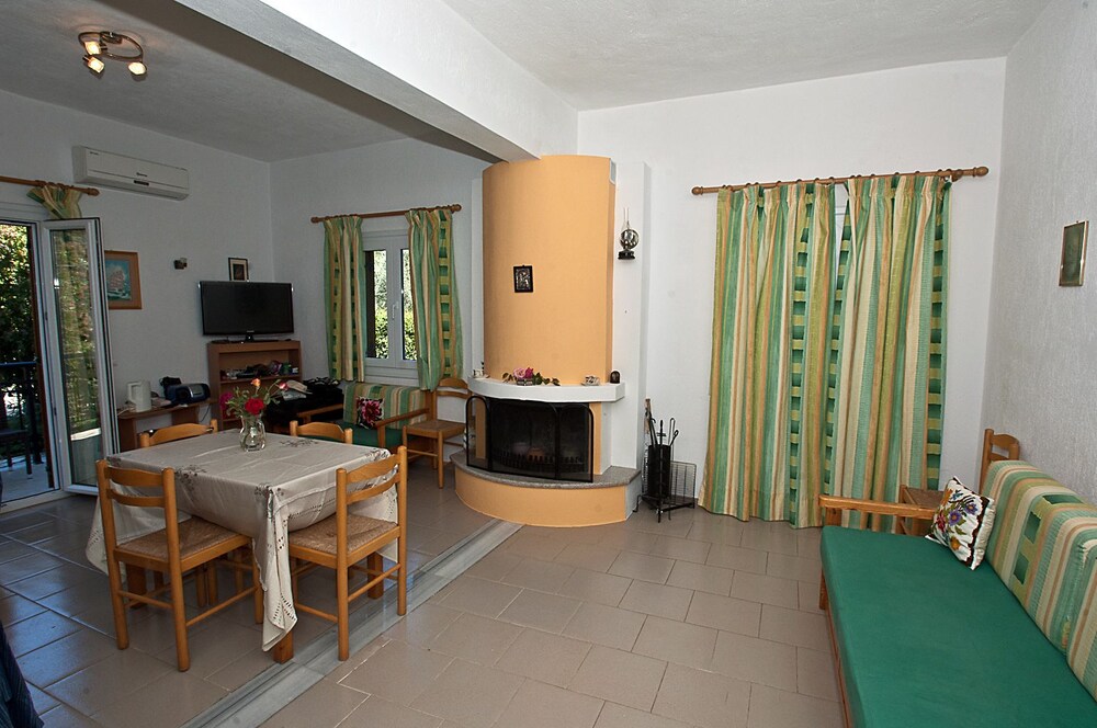 Pegasus Studios & Apartments