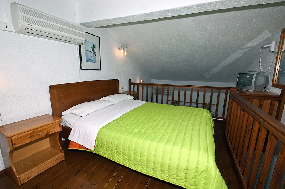 Pegasus Studios & Apartments