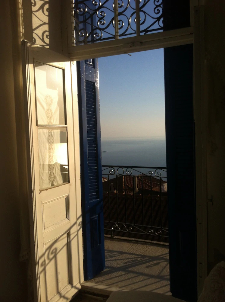 Persefonis View House