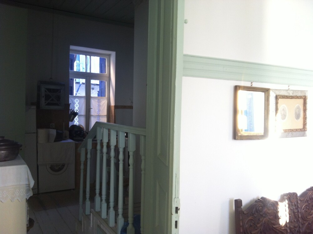 Persefonis View House