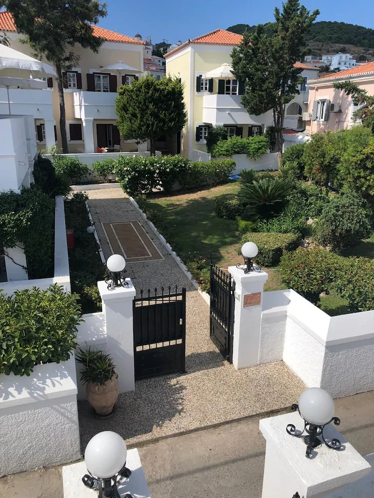 Nissia Traditional Residences