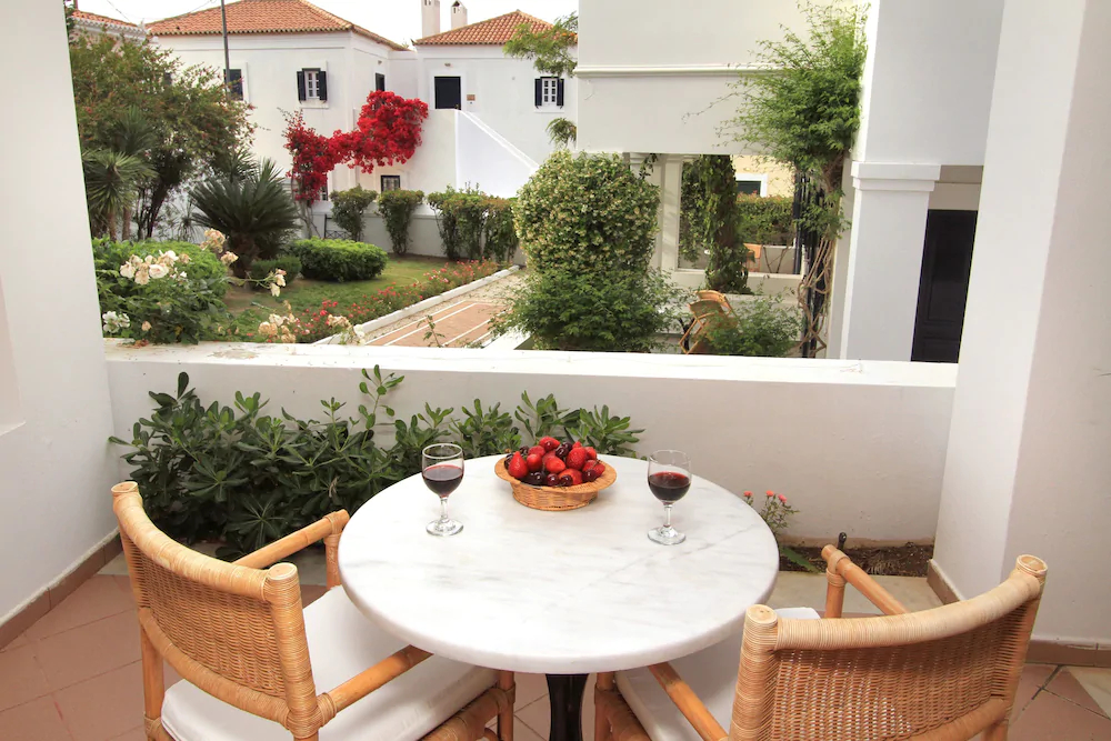 Nissia Traditional Residences