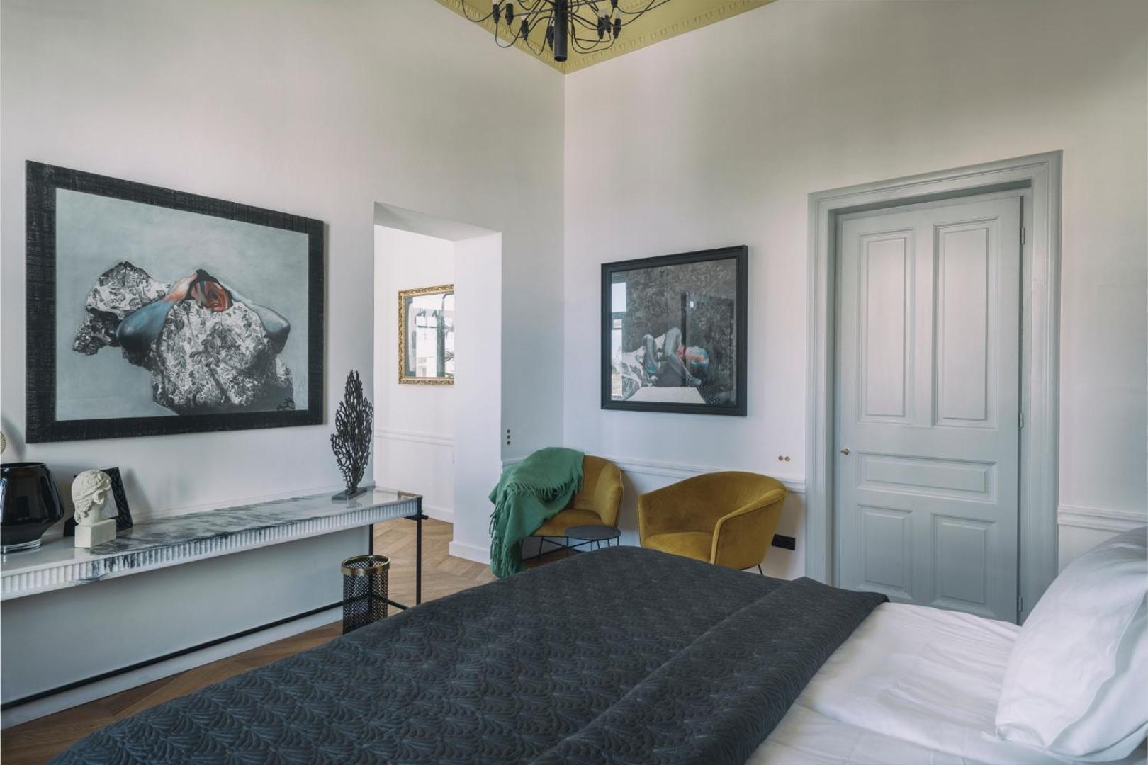Aristide Hotel