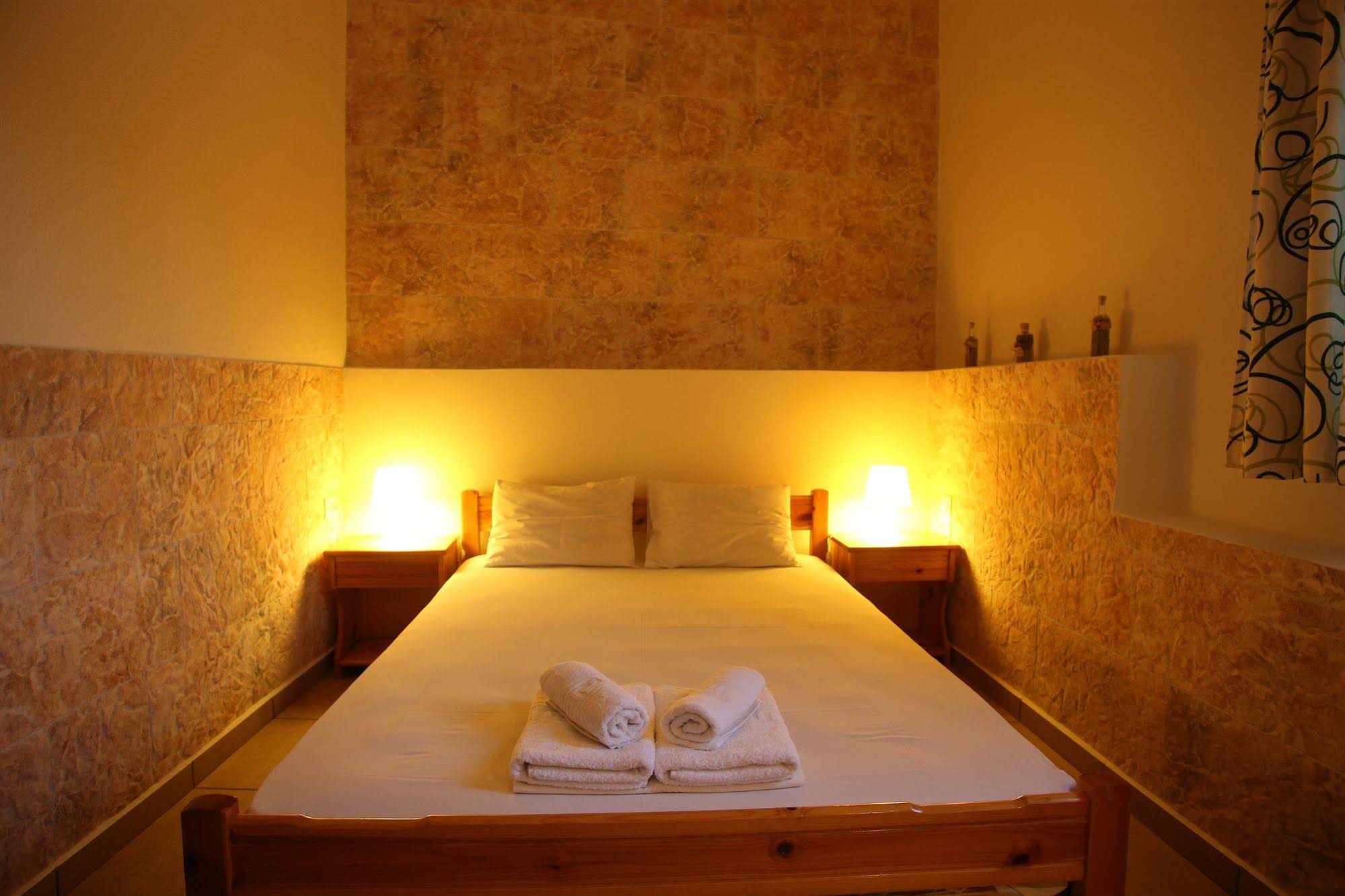 Oasis Rooms and Studios