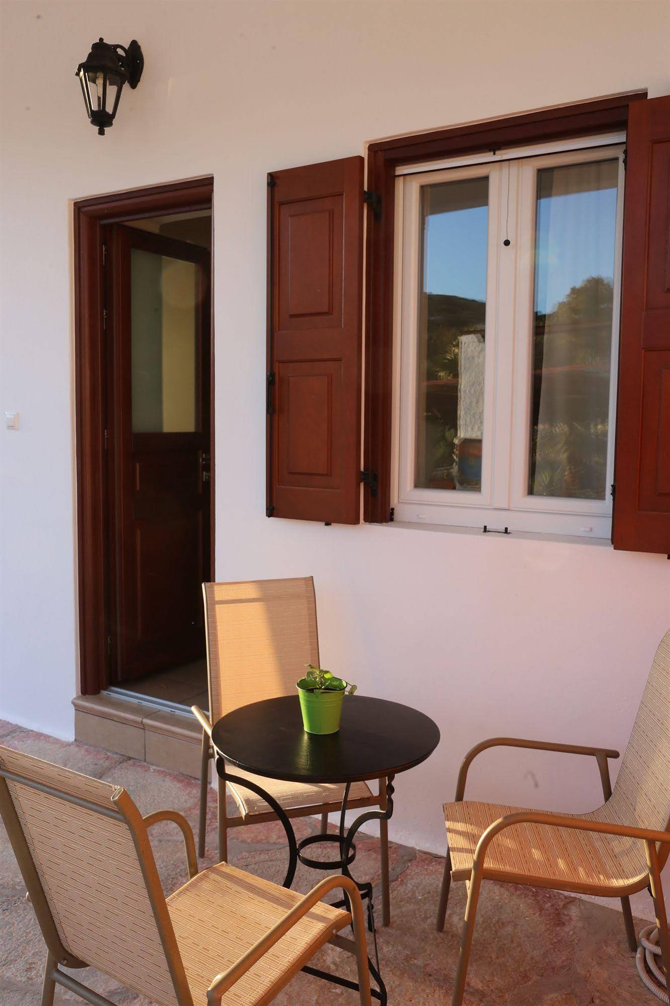 Oasis Rooms and Studios