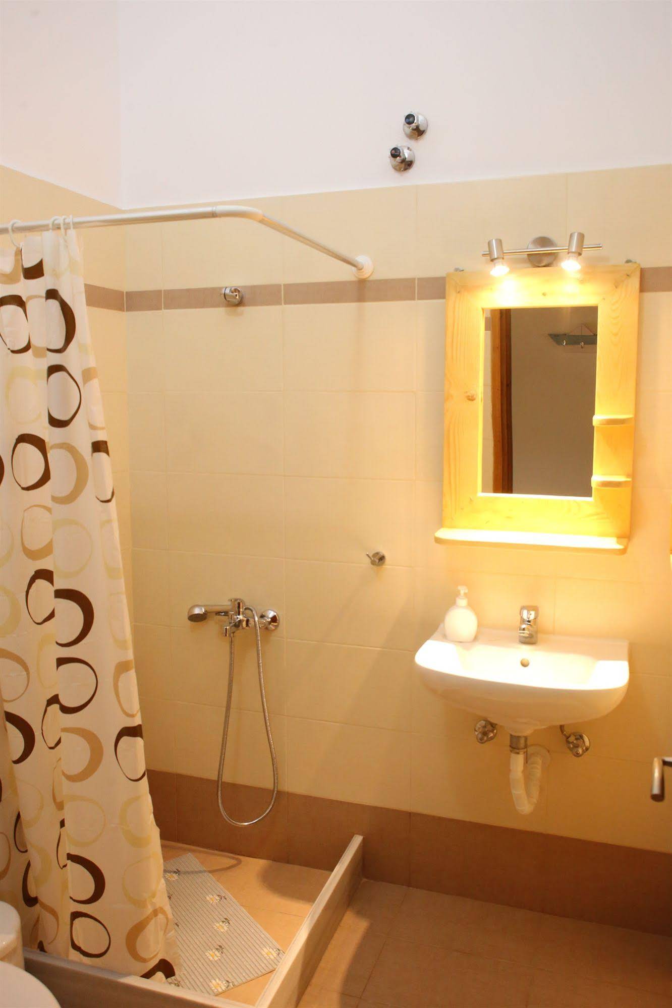 Oasis Rooms and Studios