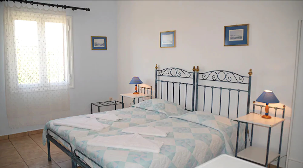 Agnadi Syros Studios & Rooms