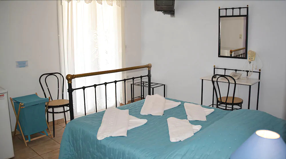 Agnadi Syros Studios & Rooms