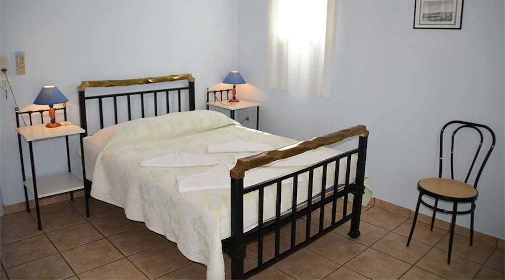 Agnadi Syros Studios & Rooms