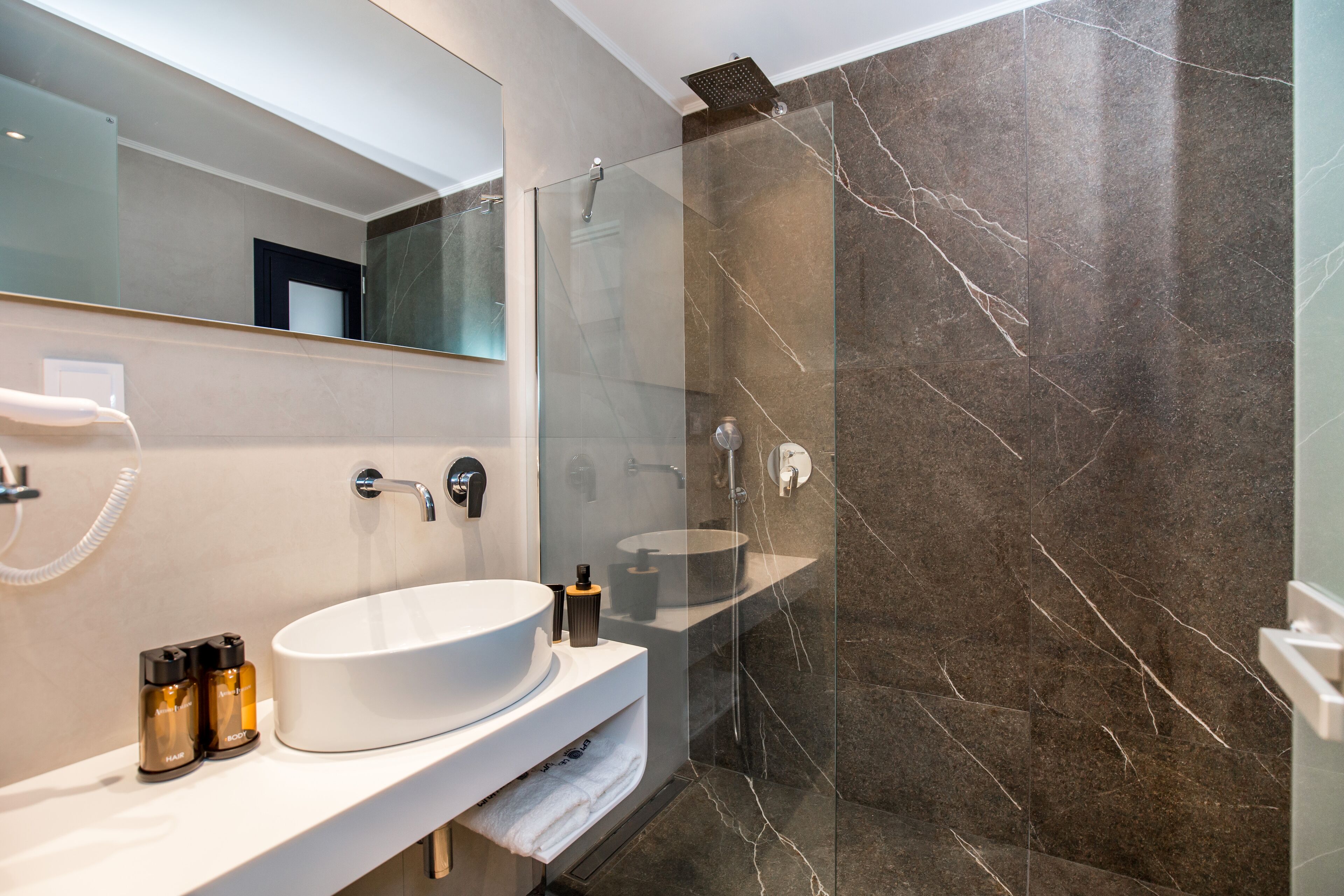 Epicentrum Suites