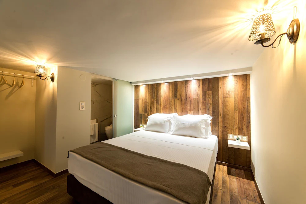 Oinoelia Luxury Suites & Residence