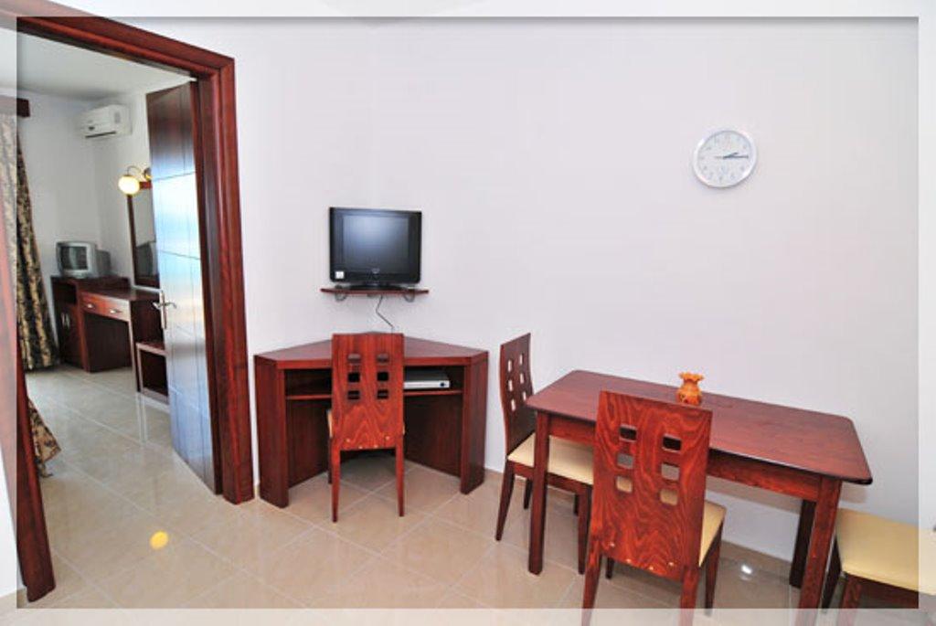 Hotel Emerald & Suites