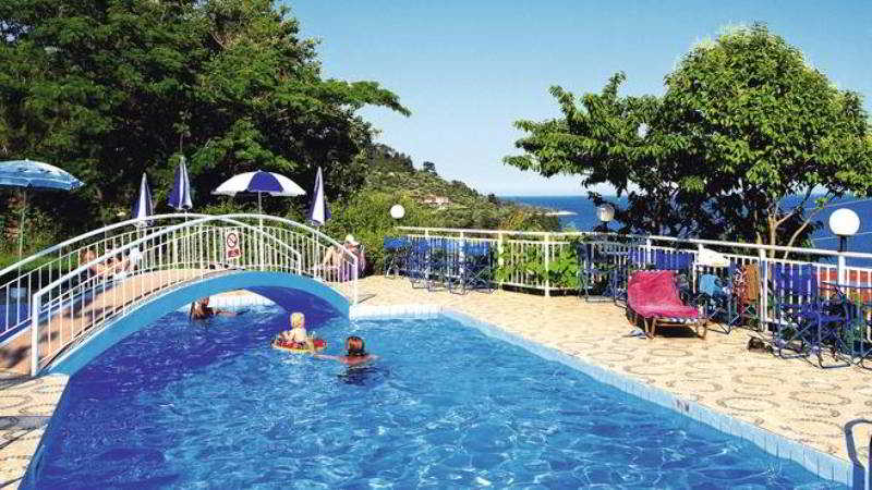 Hotel Emerald & Suites