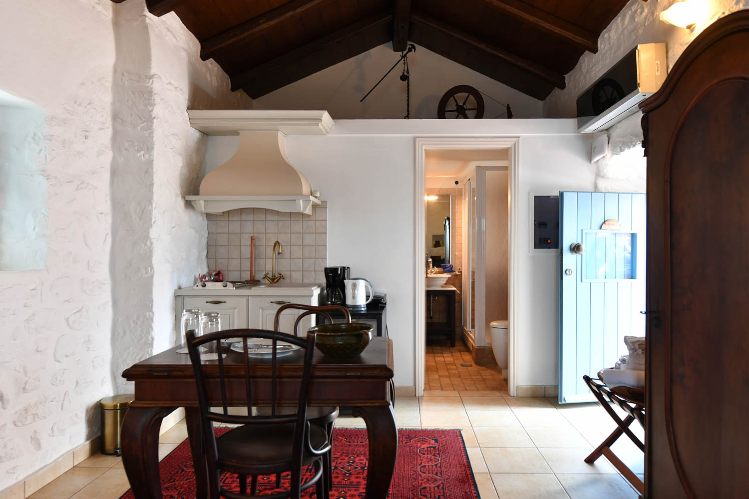 Lithos Stone Suites