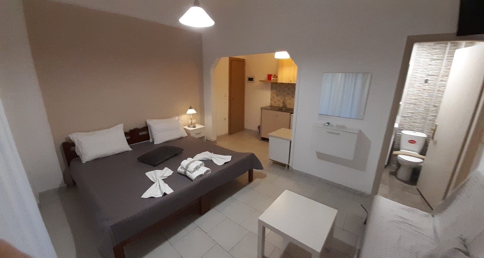 Giota Rooms
