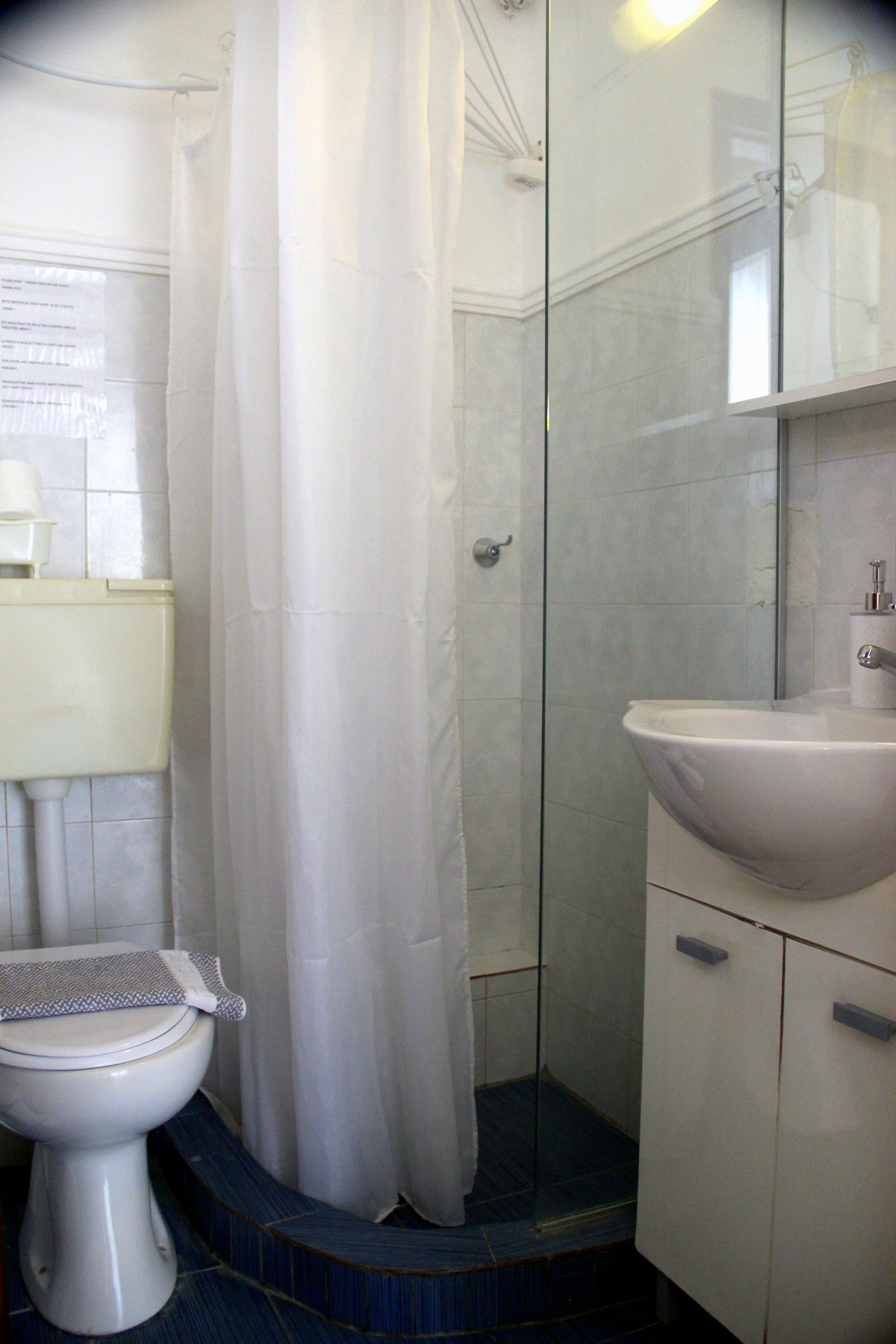 Giota Rooms