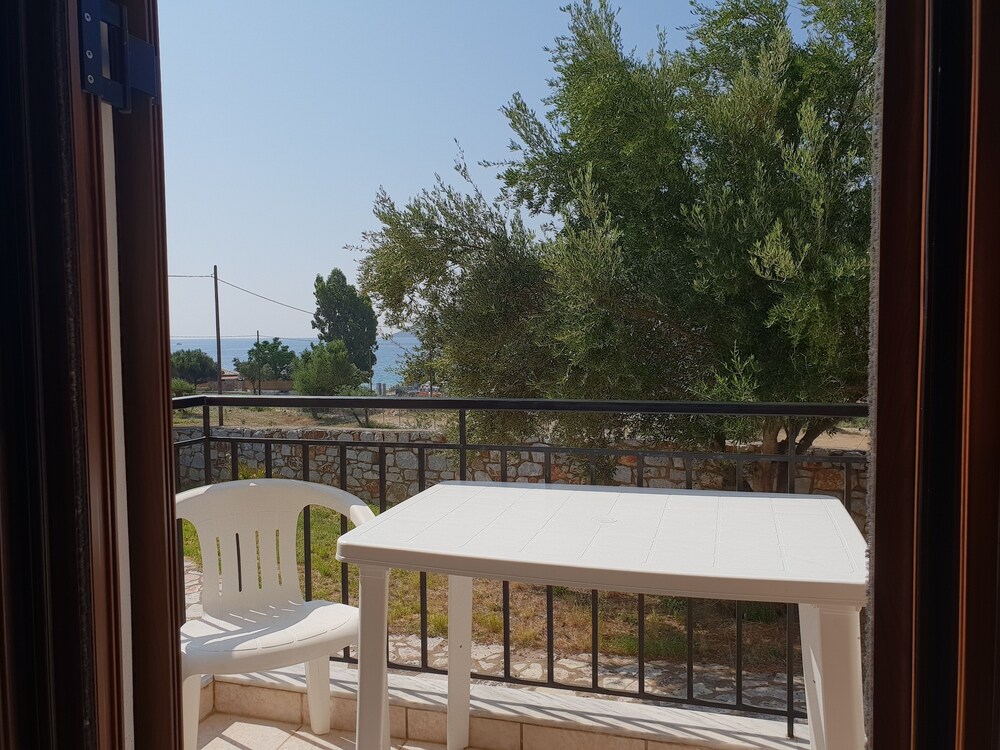 Domaine Papakonstantis Apartments To Let