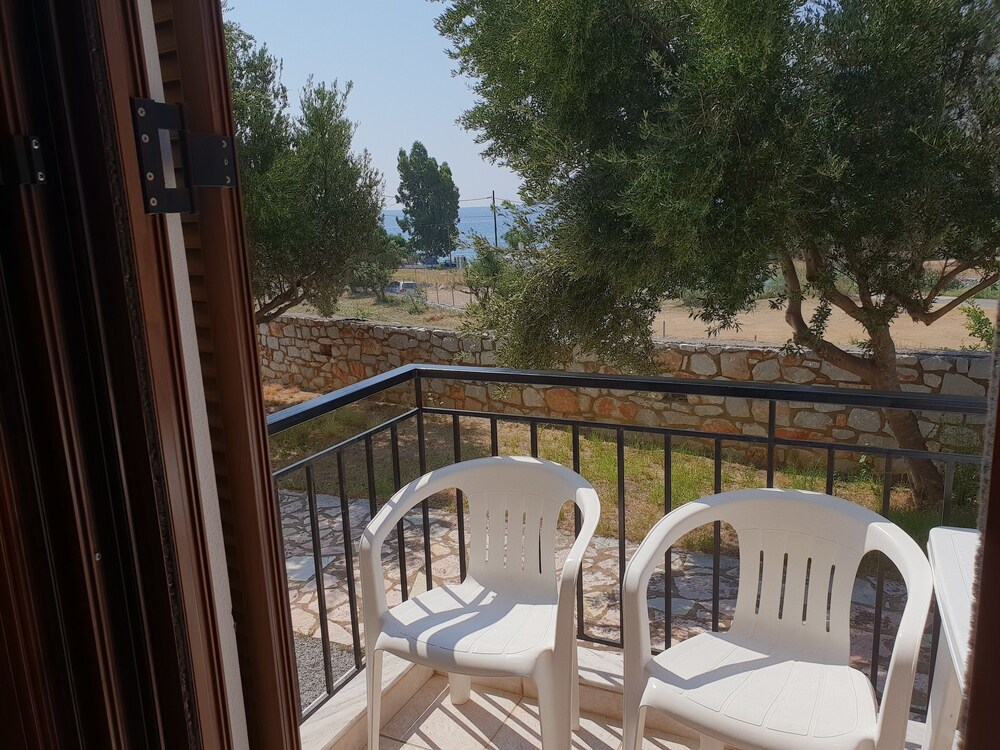 Domaine Papakonstantis Apartments To Let