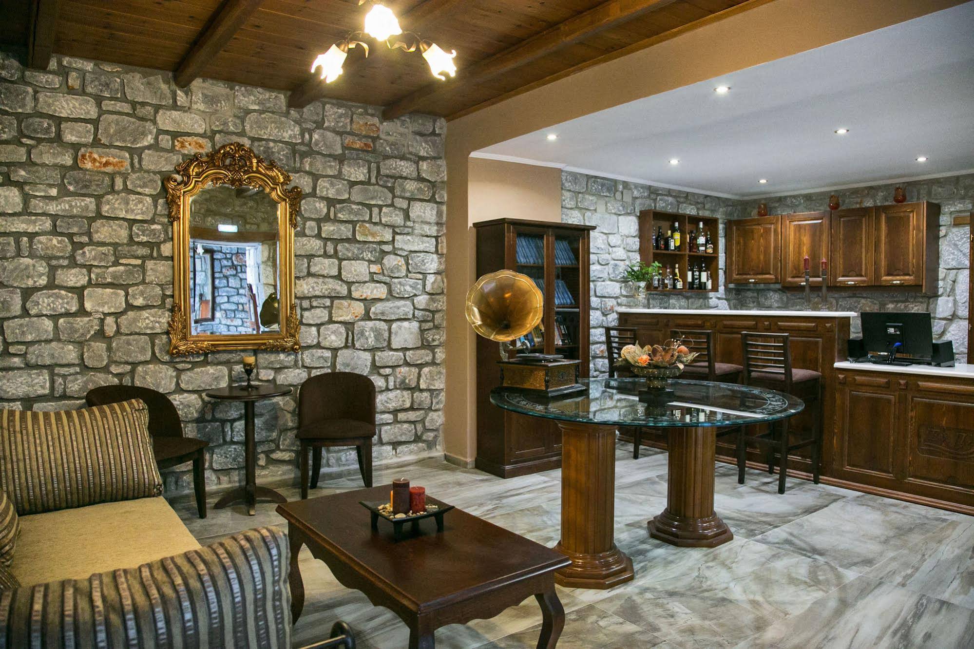 En Plo Luxury Suites