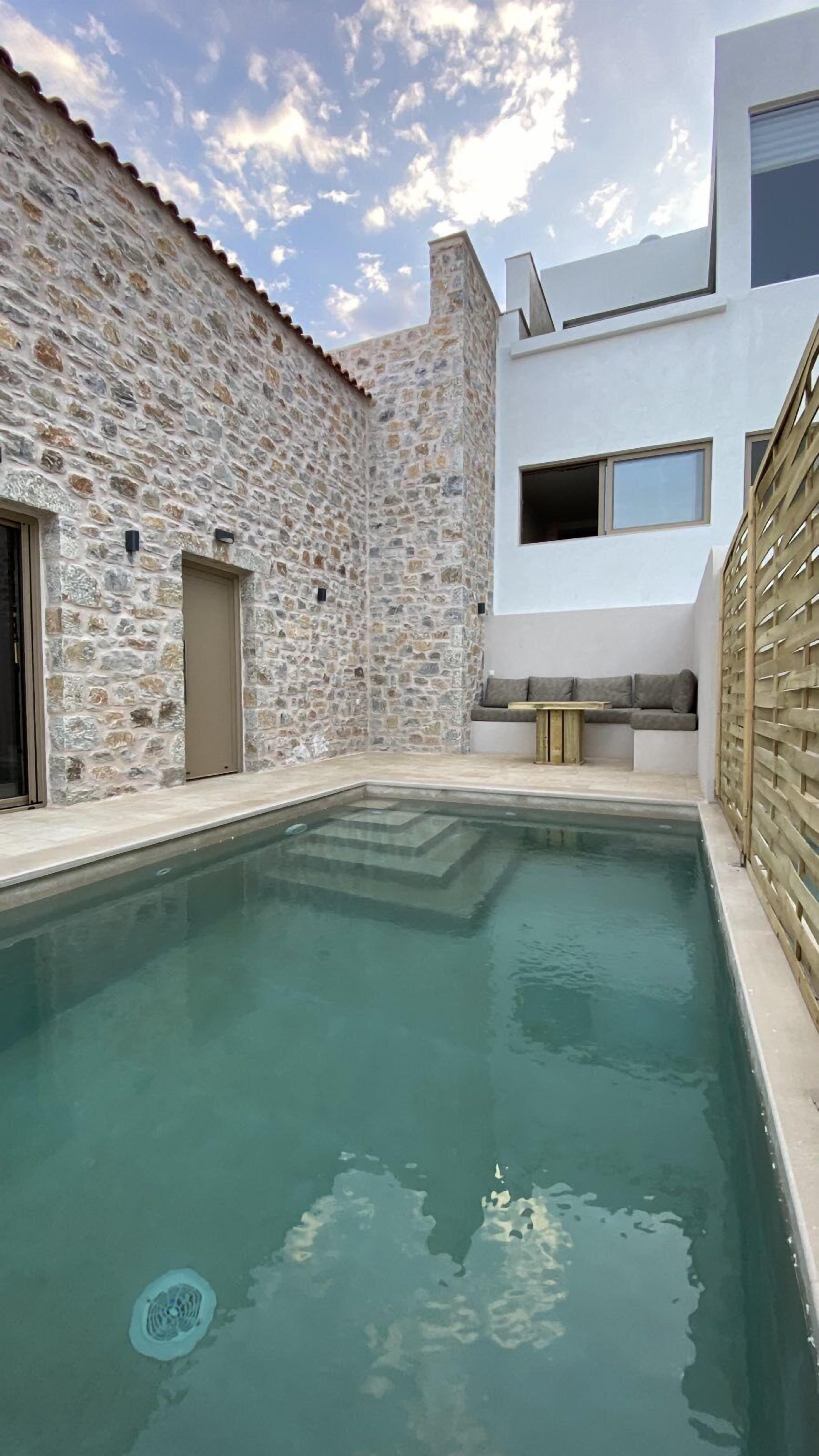 Mani Luxury Suites
